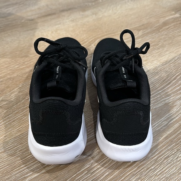 Nike Flex athletic shoes - Picture 5 of 11